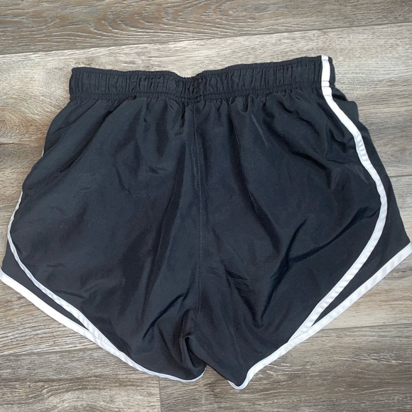 women’s small nike athletic shorts - Picture 3 of 4